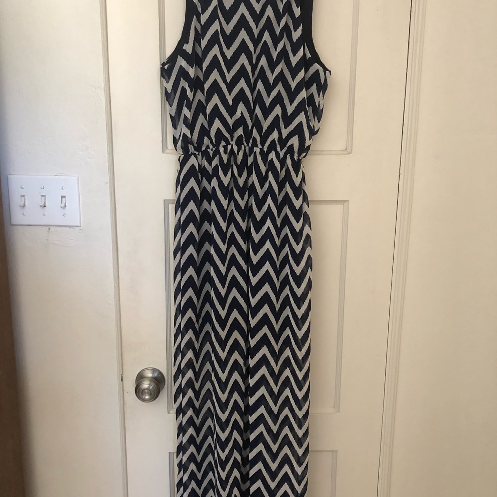Flowy summery dress, bare shoulders!